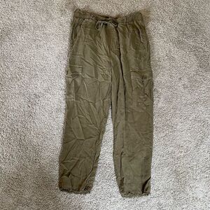 Chelsea & Violet Green Raw Hem Pants